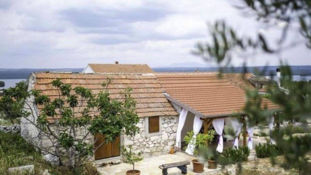 Ganze Ferienwohnung, Ferienwohnung für 2 Personen (30 m²) in Raslina in Raslina, Šibenik-Knin