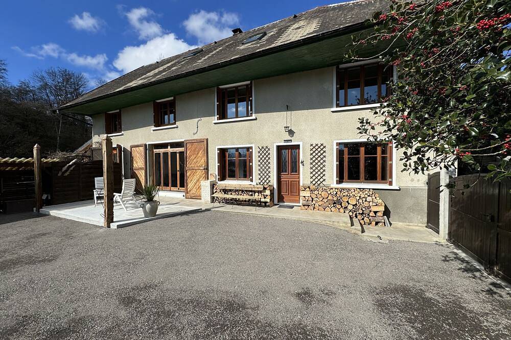 Gîte \" Les Sources\" Maison de campagne 20mins d'Annecy in Vaulx, Région d'Annecy