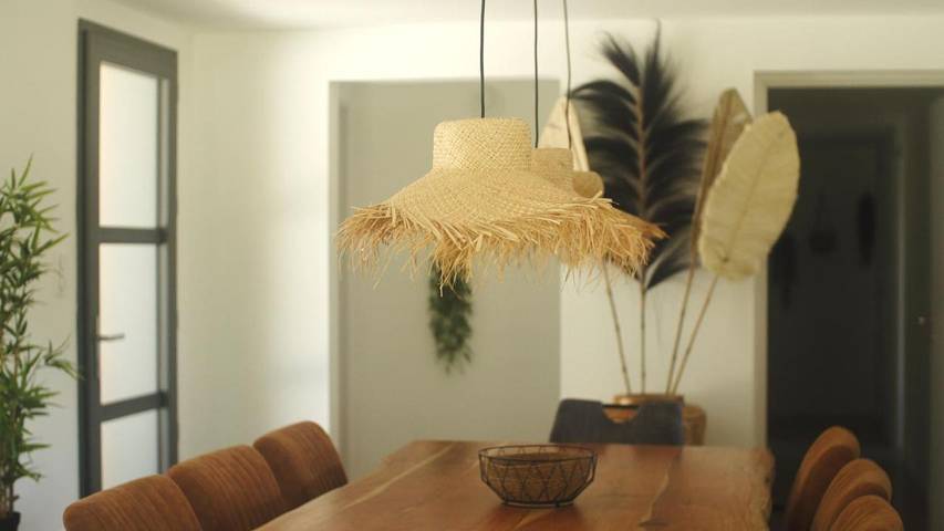 Location de vacances pour 6 personnes, avec jardin ainsi que vue et piscine à Varaire - 3