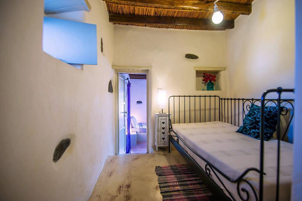 Maravillosa vista al mar puesta de sol desde el jardín, a minutos de impresionantes playas de arena in Pollonia, Milo