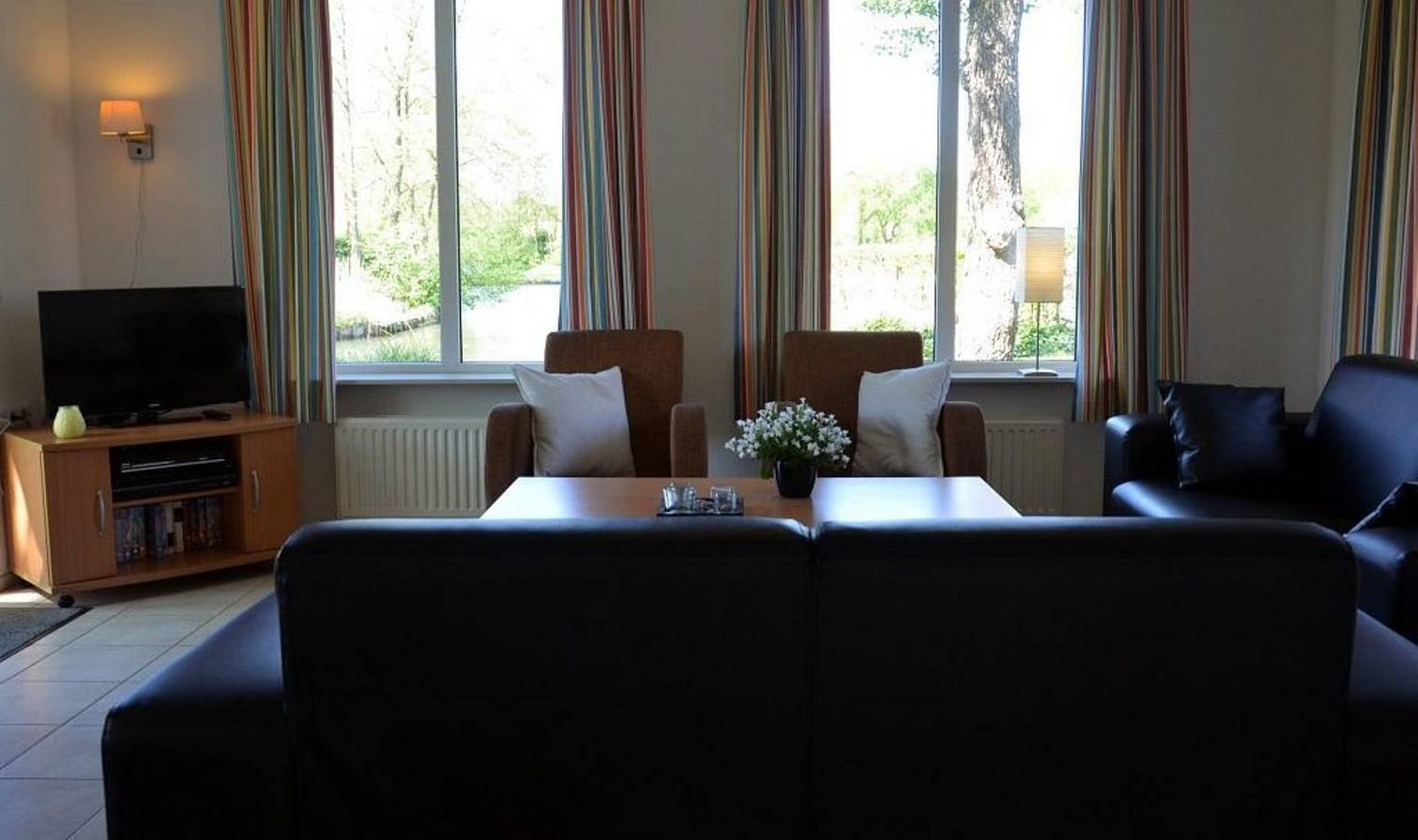 Freistehendes 8-Personen-Ferienhaus mit Sauna, direkt am Wasser in Westerbork gelegen in Drenthe