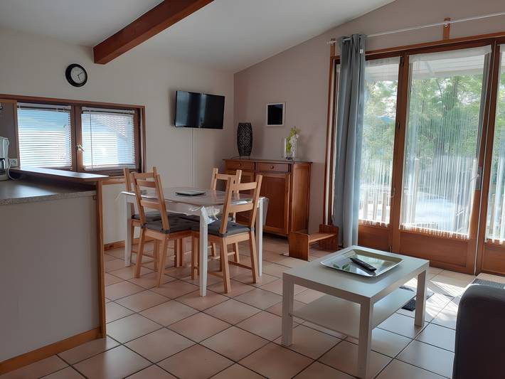 Gîte Pic Cluzel : vue montagne, terrasse privée et Wi-Fi in Saurier, Parc naturel régional des Volcans d'Auvergne