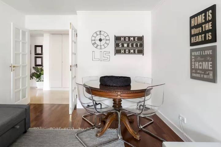 Entire apartment, Apartment 'Alfa Graça' with Balcony and Wi-Fi in Santa Engrácia, São Vicente (Lisbon)