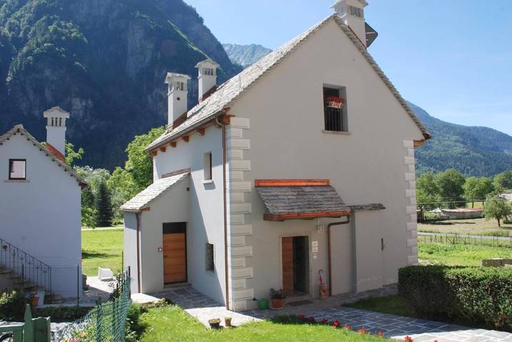 Gîte pour 2 personnes, avec Balcon ainsi que Jardin et Vue dans Alpe Devero