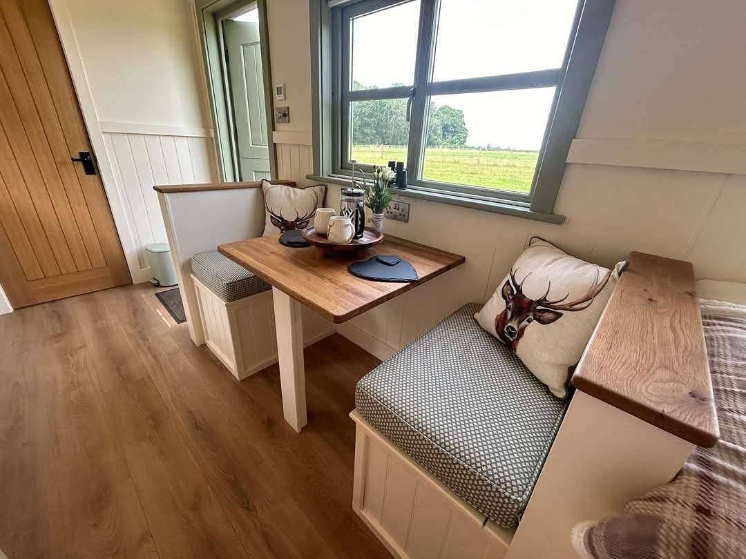 Luxury Shepherds Hut  set in a countryside setting in Curdridge, South Downs