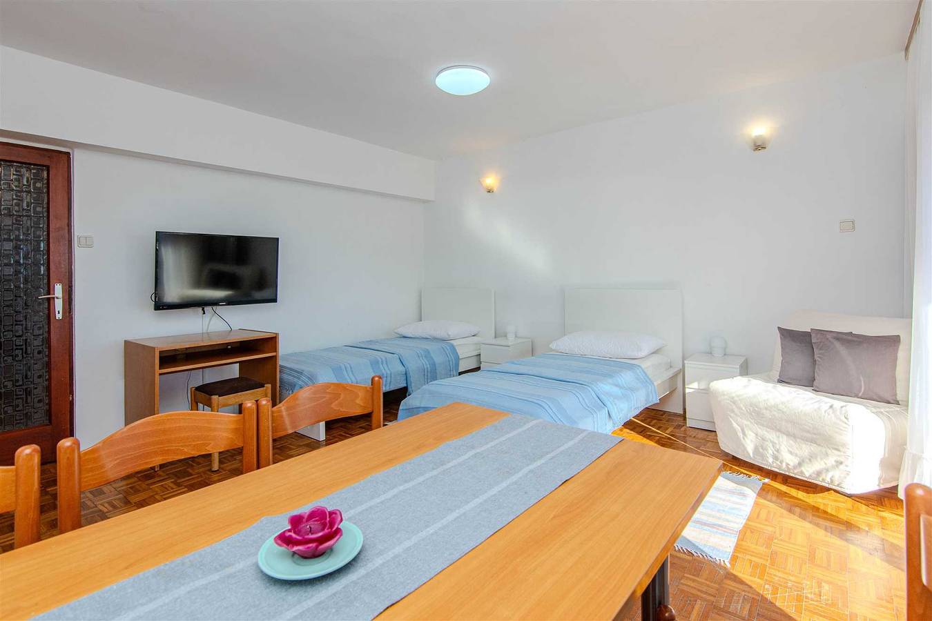 Ganze Wohnung, Direkt am Strand | Meerblick | Für 4 Personen in Privlaka, Zadar