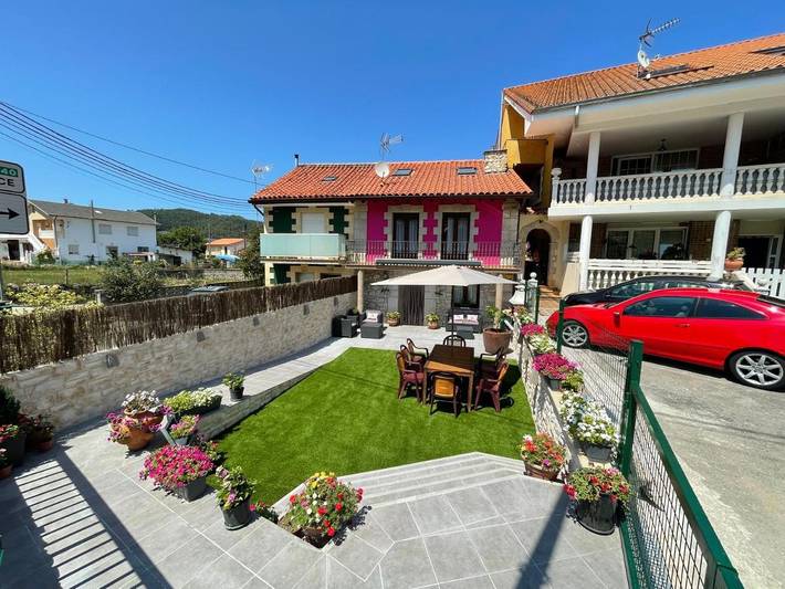 Holiday home for 12 people, with garden and terrace, with pets - 1