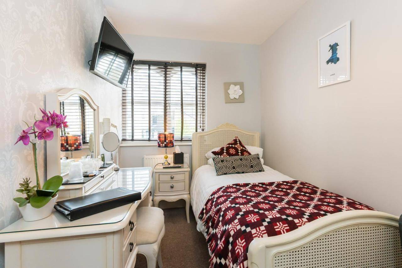 Twin Room with Shared Bathroom in Aberystwyth, Cardigan Bay