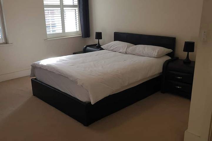 Ganze Wohnung, 1 Schlafzimmer Wohnung - Schlafmöglichkeiten für 4 - Parkplatz - WLAN in Luton, Chiltern Hills
