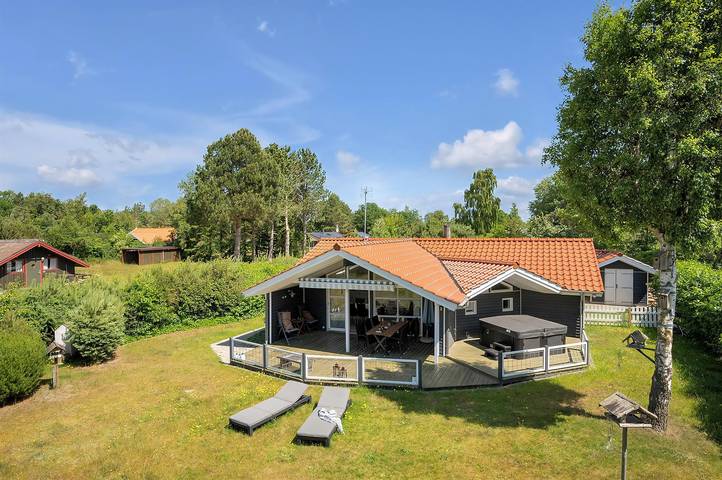 Ferienhaus für 6 Personen, mit Whirlpool und Terrasse sowie Garten in St. Sjørup