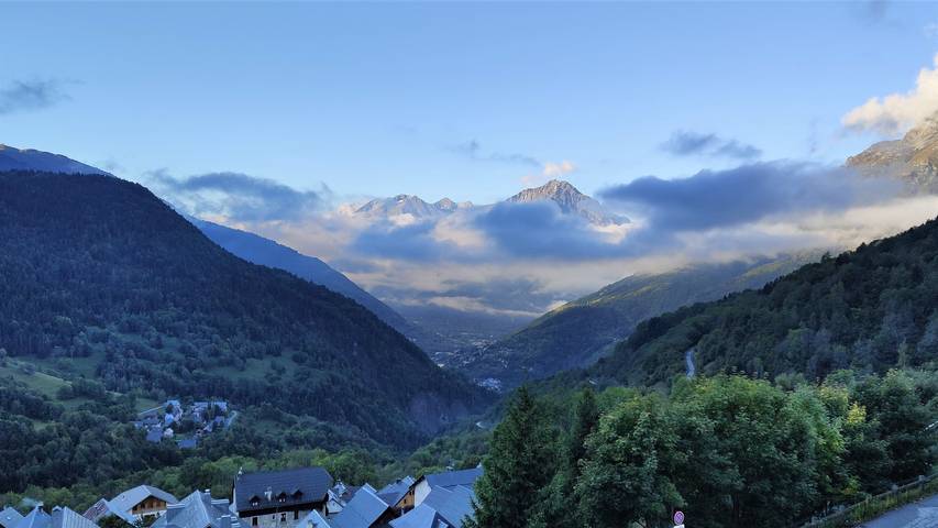 Ganze Wohnung, Ferienwohnung für 4 Personen mit Balkon in Vaujany, Nationalpark Écrins