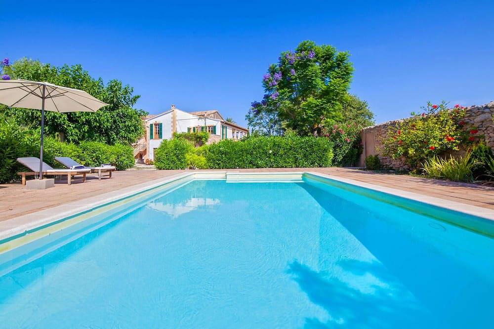 Awesome home in Consell with private swimming pool, can be inside or outside in Consell, Majorca Center