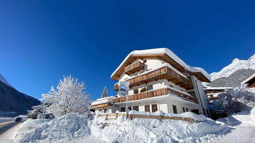Vakantiehuis voor 28 personen, met sauna en balkon, met huisdier in Pettneu am Arlberg