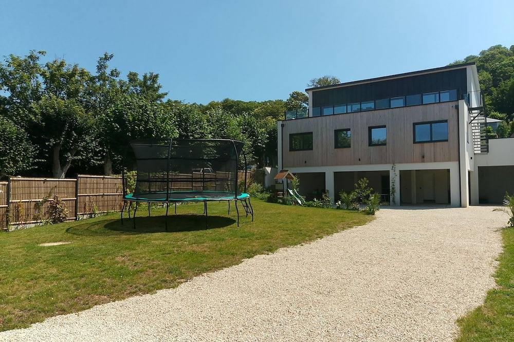 Évasion en bord de mer – Maison moderne à 30 m du sable in Les Rosaires, Plérin
