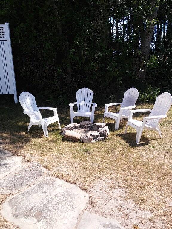 Cozy, clean, newly renovated two bedroom cottage on the waterfront. in Sauble Beach, Tobermory (Ontario)