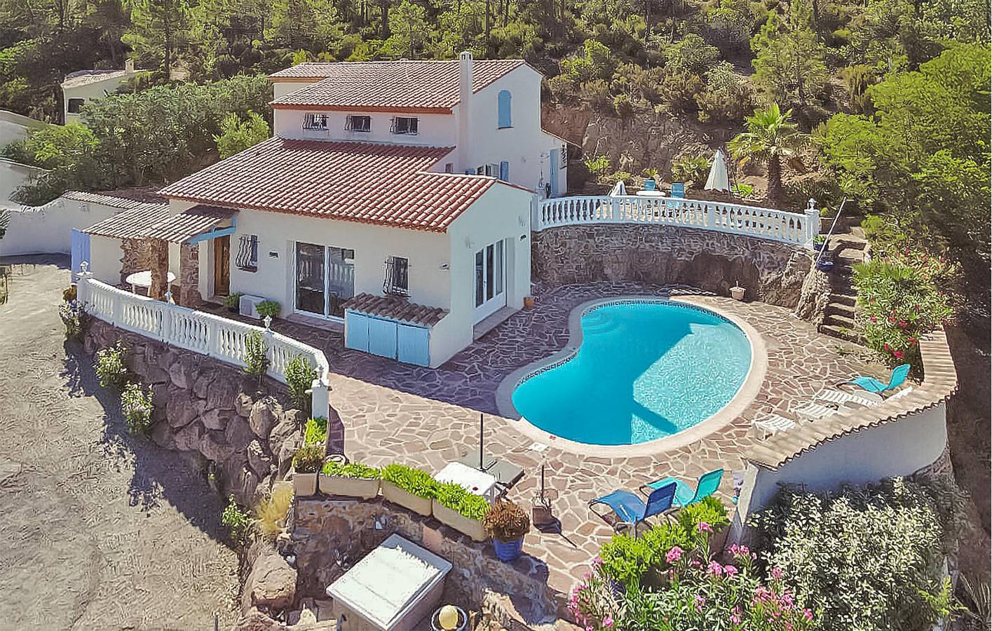 Apartment mit Meerblick, AC, Parkplatz, Terrasse, Pool und Internet in Anthéor, Saint-Raphaël