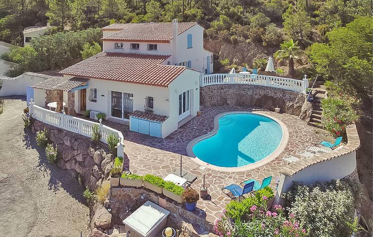 Ferienhaus für 10 Personen, mit Pool und Terrasse