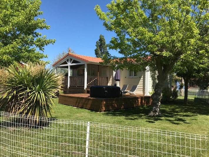 Location de vacances pour 4 personnes, avec terrasse ainsi que jardin et jacuzzi, animaux acceptés à Talais