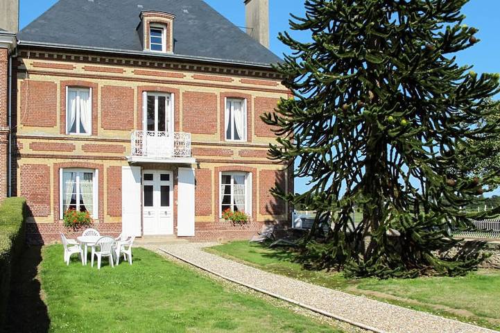 Location de vacances pour 6 personnes, avec jardin à Colleville