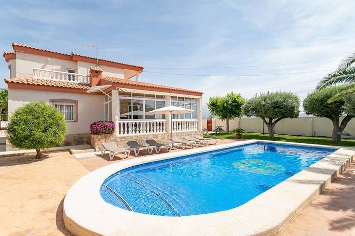 Chalet para 10 personas, con jardín y balcón en Muchamiel