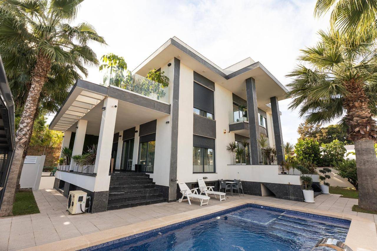 Exclusive Villa City, Beach & Golf in Vistahermosa (Alicante), Alicante