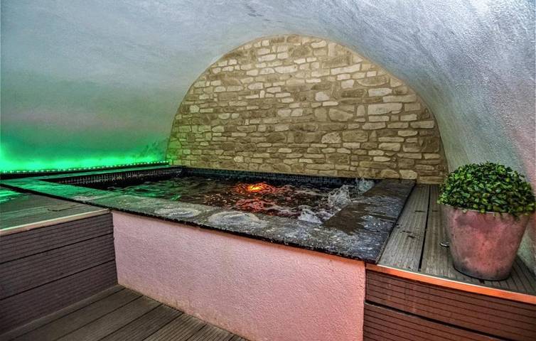 Gîte pour 2 personnes, avec jacuzzi ainsi que piscine et jardin à Vallabrix - 3