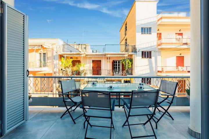 Gîte pour 6 personnes, avec Balcon ainsi que Terrasse et Vue à Calamata - 3