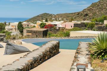Location de vacances pour 6 personnes, avec jardin et terrasse, adapté aux familles dans Pantelleria