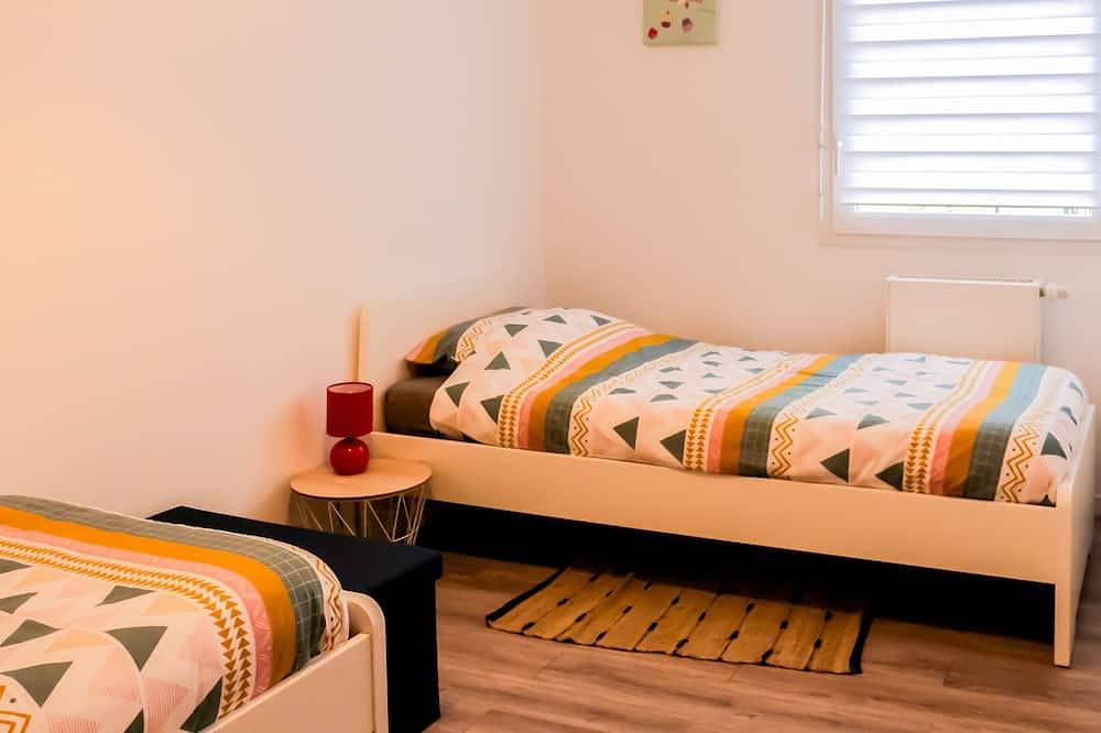 Ploubalay Getaway: Modern floor-level House in Ploubalay, Dinan region