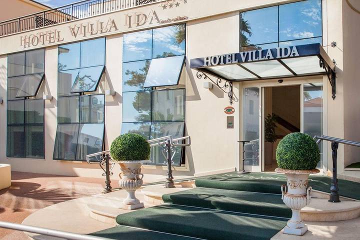 Hôtel pour 2 personnes, avec Terrasse et Jacuzzi ainsi que Jardin et Sauna à Laigueglia