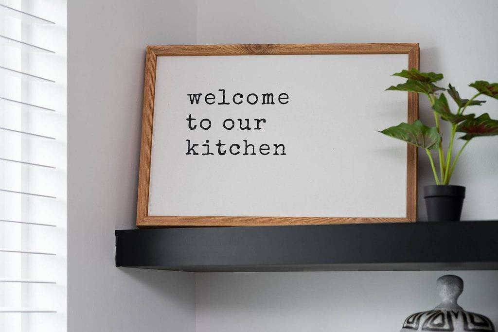 Elmhurst ~ 6 Beds, 2 Mi Downtown / Broadway, Free Parking, Space for Everyone, Covered Outdoor Areas in Nashville, Tennessee