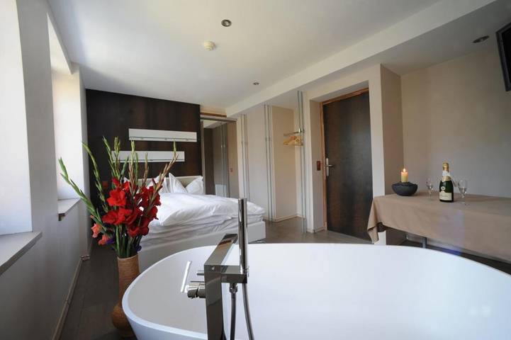 Hôtel pour 2 personnes, avec vue ainsi que jardin et sauna, animaux acceptés à La Chaux-de-Fonds - 2
