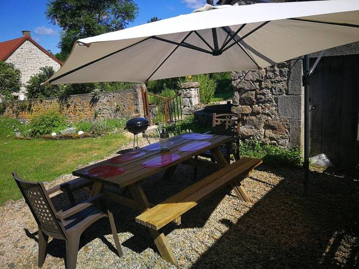 Chambre d’hôte pour 6 personnes, avec jacuzzi et jardin, adapté aux familles dans le Puy-de-Dôme - 3