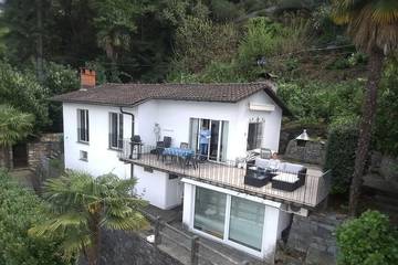 Ferienhaus für 4 Personen, mit Balkon und Garten in Gambarogno
