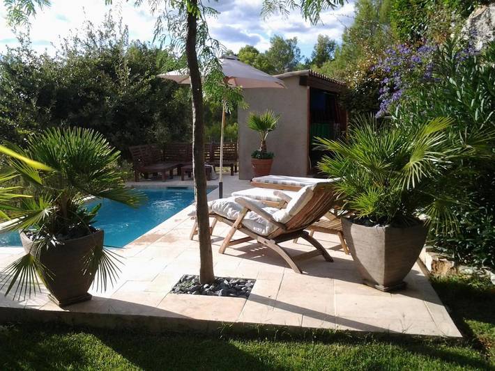 Appartement de vacances pour 2 personnes, avec piscine et jardin ainsi que vue et sauna