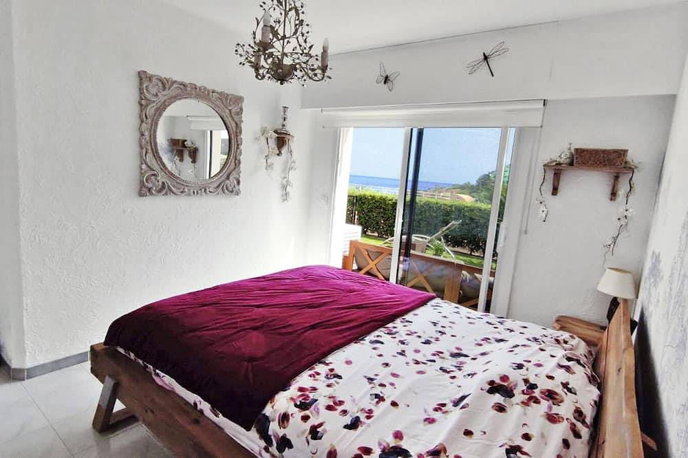 Appartement entier, Pied Dans L'Eau, Apt. 55m²  Vue Sur Mer + Terasse-Jardin  Sud de 45m² + Piscine in Le Trayas, Saint-Raphaël