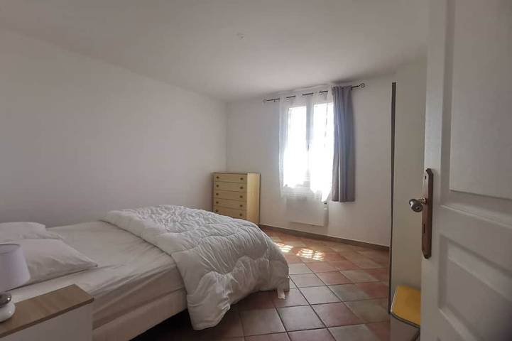 Ganze Wohnung, Spacious apartment near Lake Sainte-Croix, surrounded by truffle oaks. in Sainte-Croix-du-Verdon, Verdonschlucht