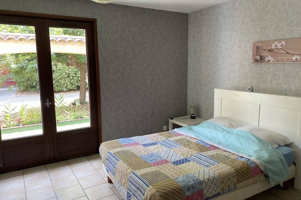 Villa con piscina cerca del mar y río in Montarnaud, Región de Lodève