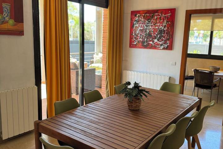 Casa rural con piscina para 12 personas, con piscina y jacuzzi en Salou