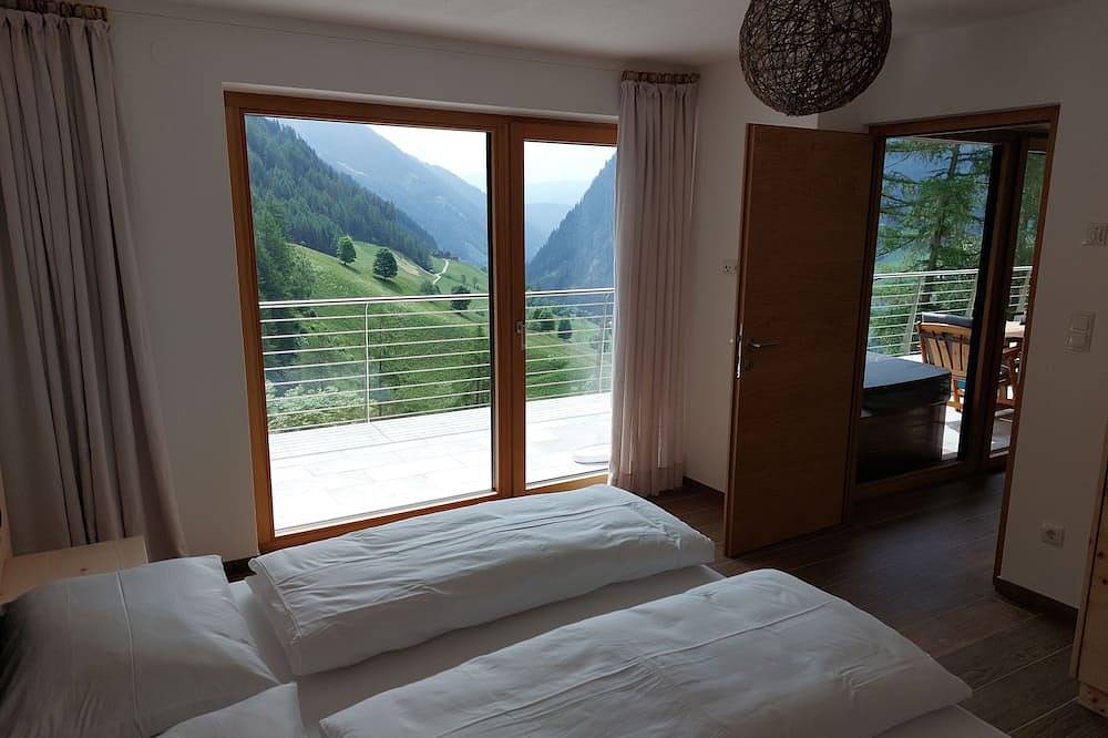 Neueröffnung Juni 2022 - Chalet Baumhaus mit privaten Whirlpool in Pfunders, Vintl