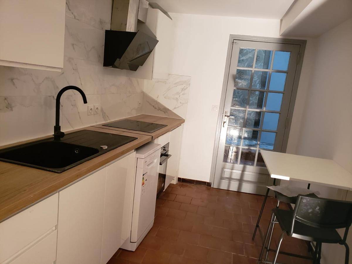 Double Room with Shared Bathroom in L'Isle-Jourdain, Toulouse et ses environs