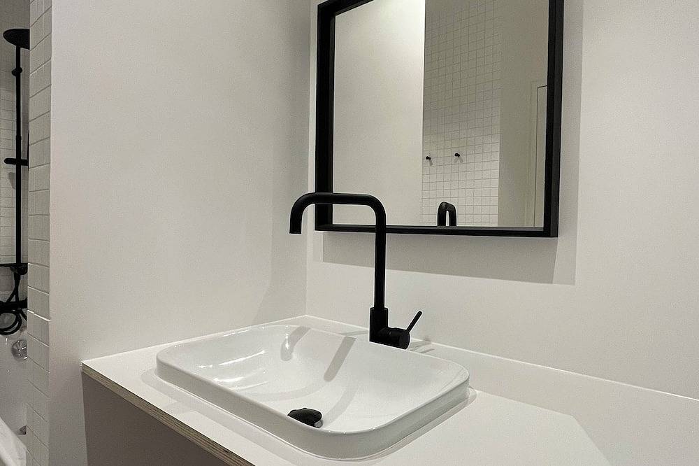 Entire apartment, New refurbished appartement with a view, on new metro line 11 in Rosny-sous-Bois, Seine-Saint-Denis