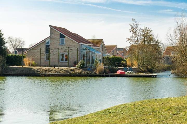 Bungalow voor 8 personen, with Balkon/Terras and Terras as well as Tuin in Zeeuws-Vlaanderen