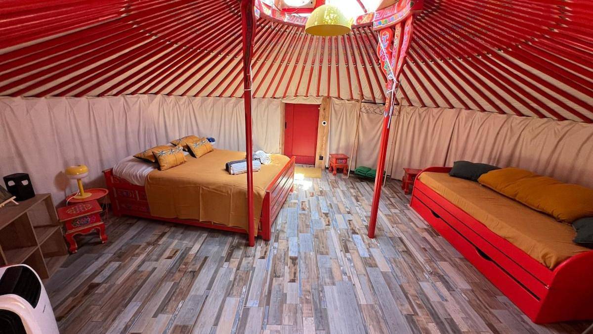 Tent in La Roque-sur-Pernes, Vaucluse