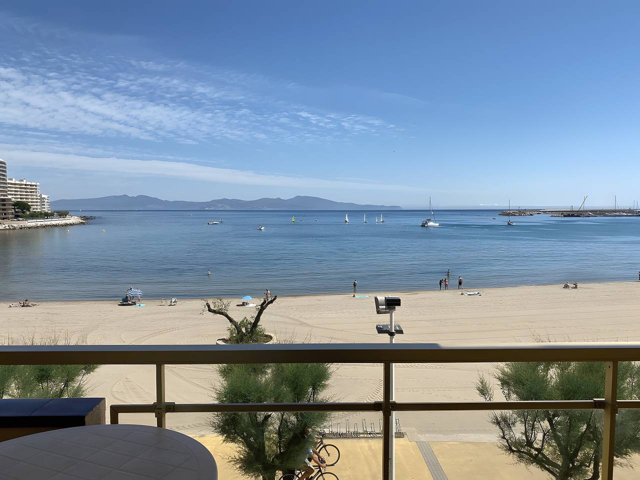 Apartamento entero, Apartamento 'Platja Mar 2' con vistas al mar y balcón in La Escala, Alt Empordà