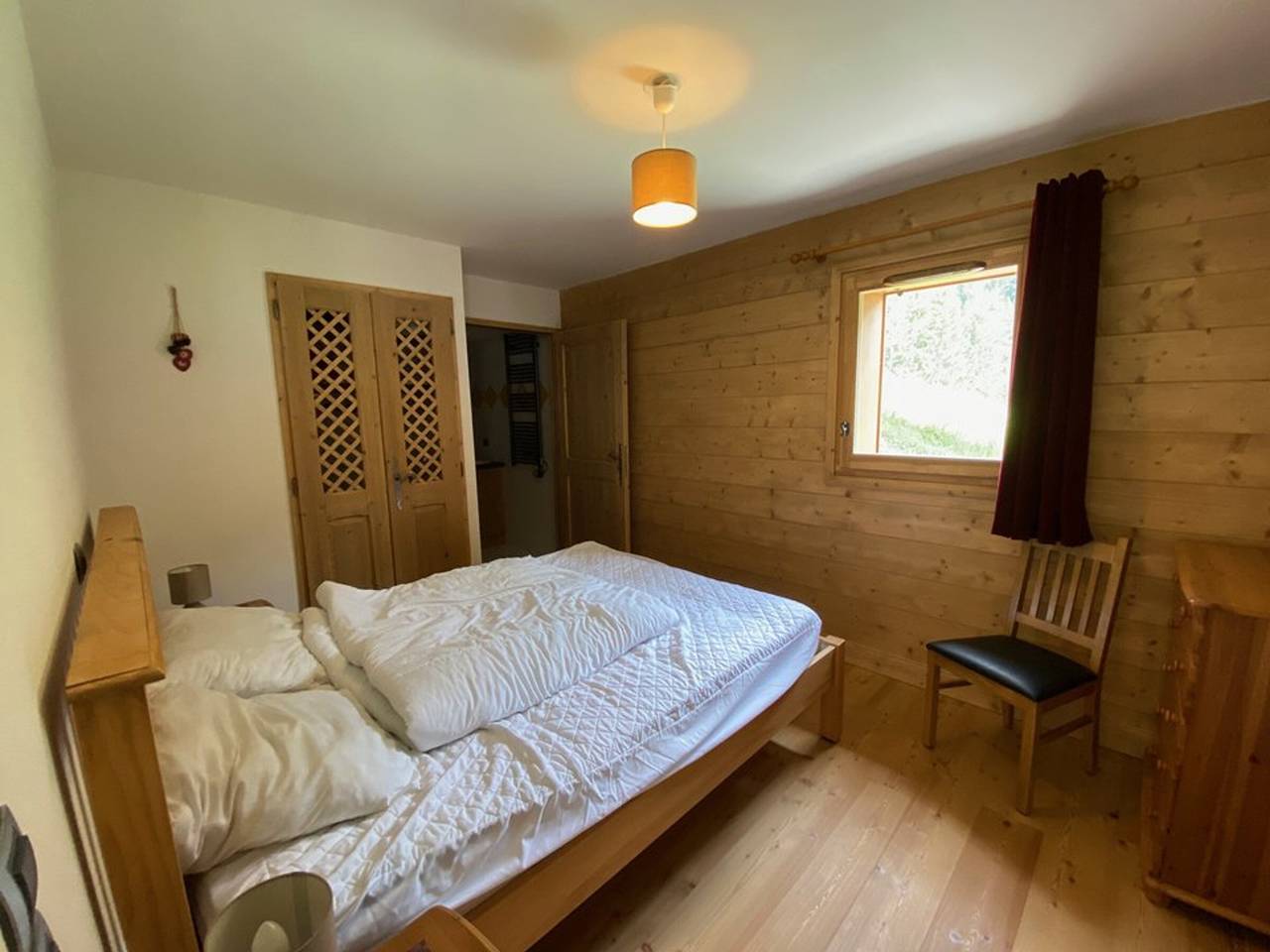 Entire apartment, Spacious 6-Person Apt with Pool, Terrace & Forest View in Crest-Voland in Cohennoz, Albertville region