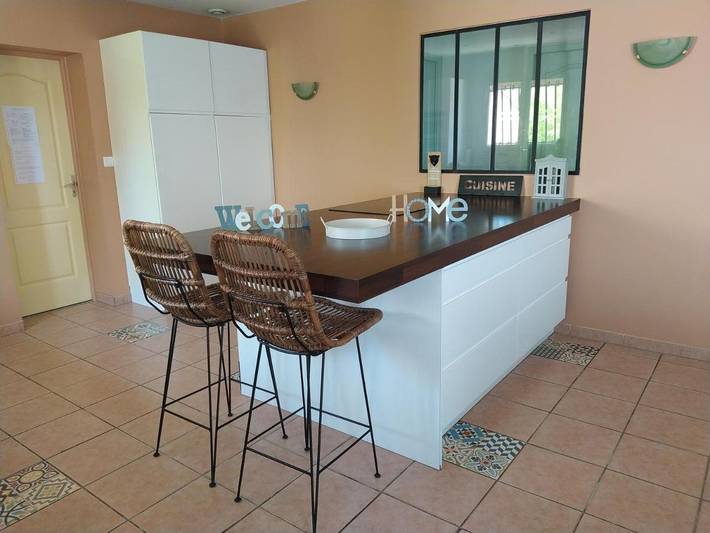 Location de vacances pour 6 personnes, avec piscine ainsi que jardin et vue à Pouzolles - 4