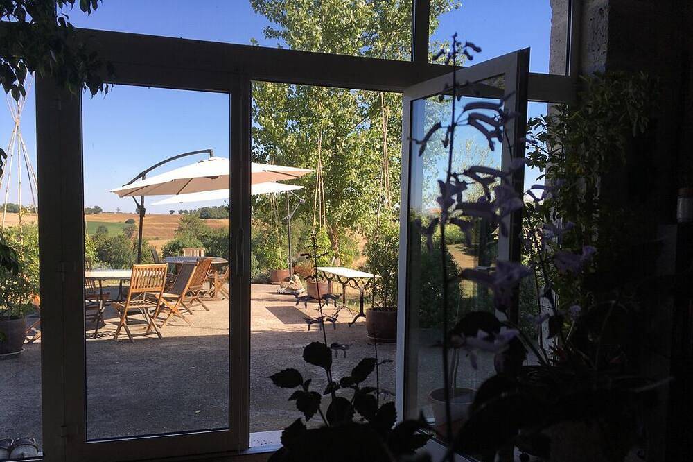 Bienvenue dans notre maison, nous sommes heureux de vous en ouvrir les portes ! in Calignac, Région de Nérac