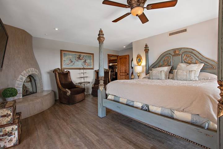 Vacation rental for 23 people, with hot tub and balcony as well as sauna in Paradise Valley