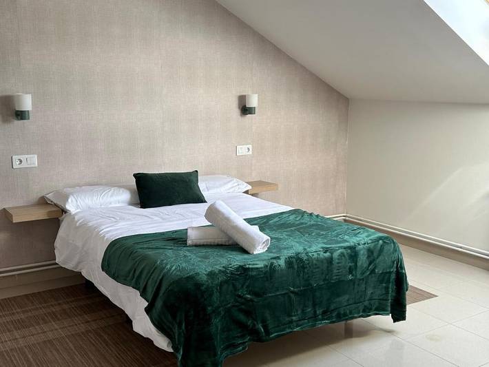 Casa de vacaciones para 22 personas, con jardín además de vistas al lago y vistas - 1